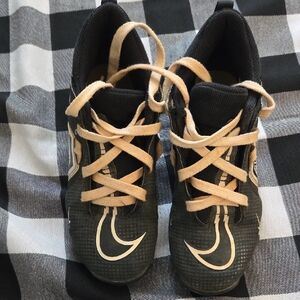 Nike Kids Black Cleats Size 2.5 Youth